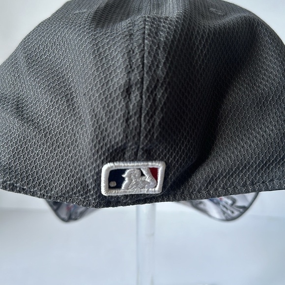MLB NEW ERA Official On-Field Boston Red Sox World Series Champions 2013 Cap - Picture 4 of 9